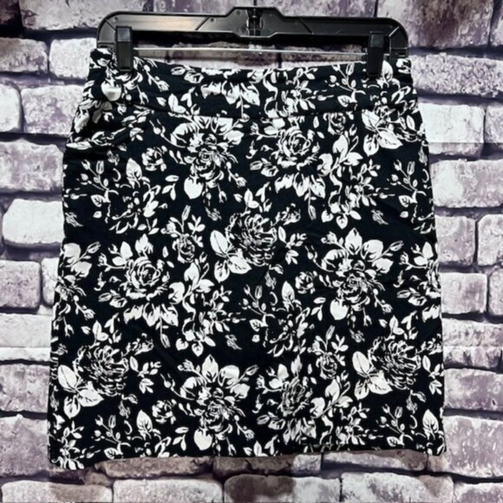 Westport Black & White Floral Print Skort Size S